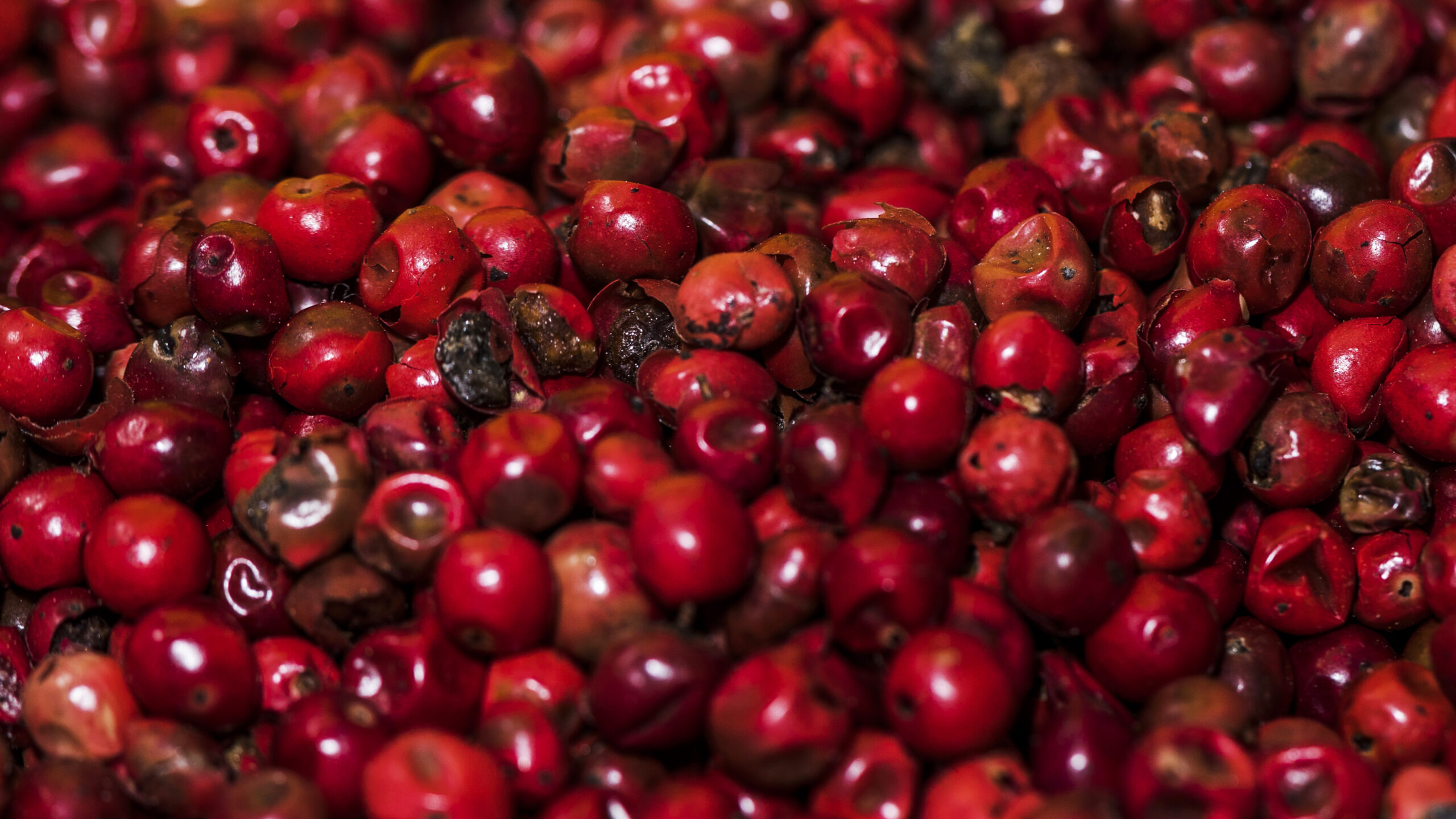 close-up-pink-pepper-market